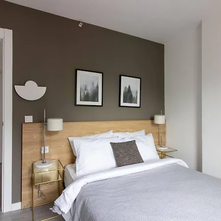 New Bright Corner 1 Bedroom W Parking #17b